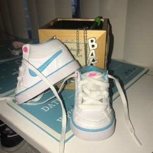 2c baby Nike’s
